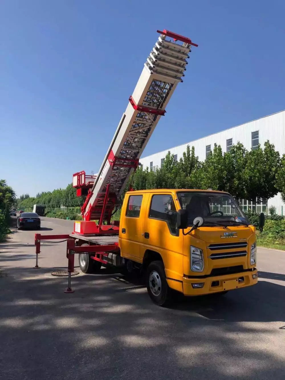 唐山丰润附近的云梯车出租服务：轻松解决高空作业需求